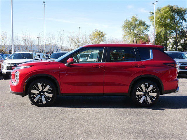 2025 Mitsubishi Outlander SE photo 4