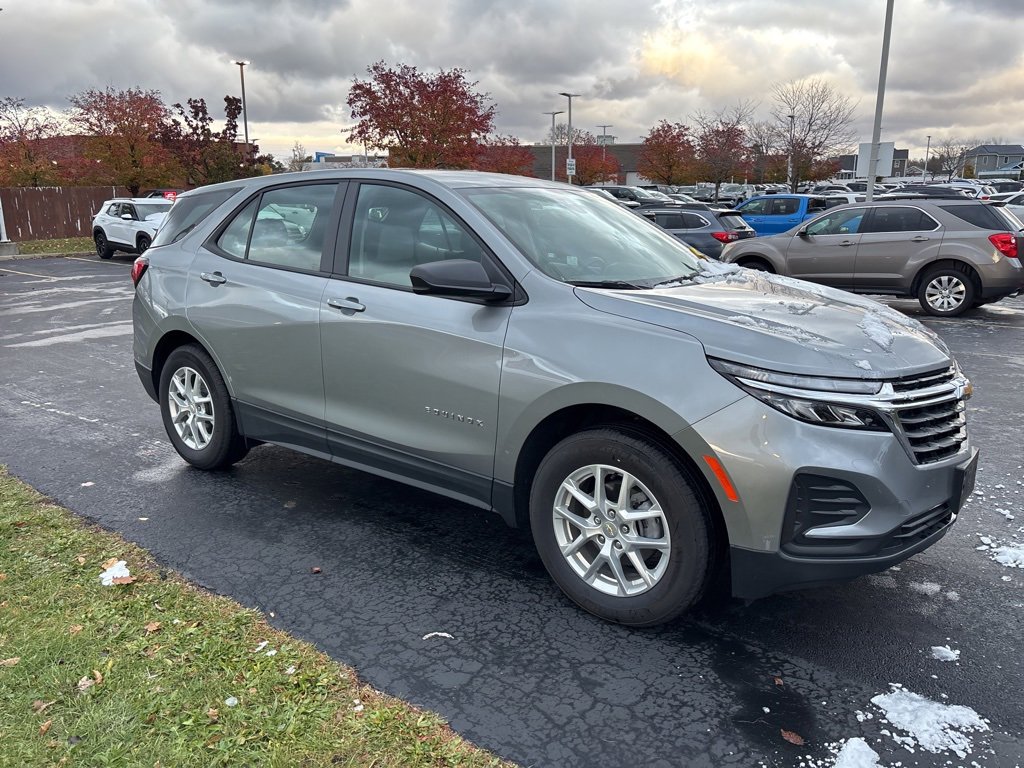 2024 Chevrolet Equinox LS photo 2