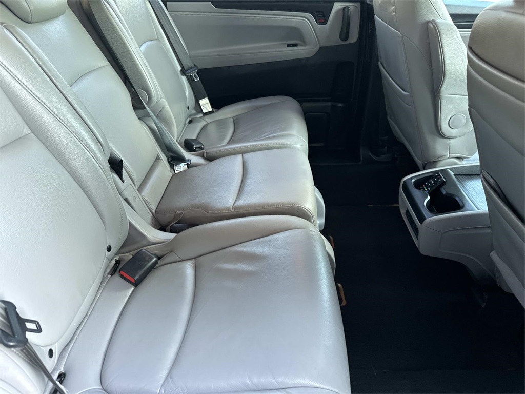 2020 Honda Odyssey Touring photo 16