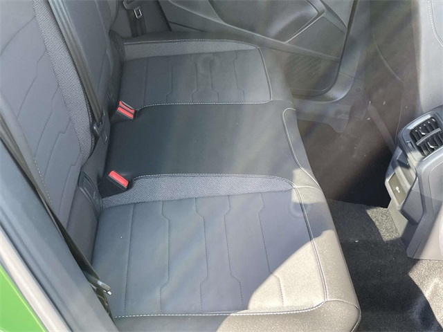 2025 Volkswagen Taos SE photo 14