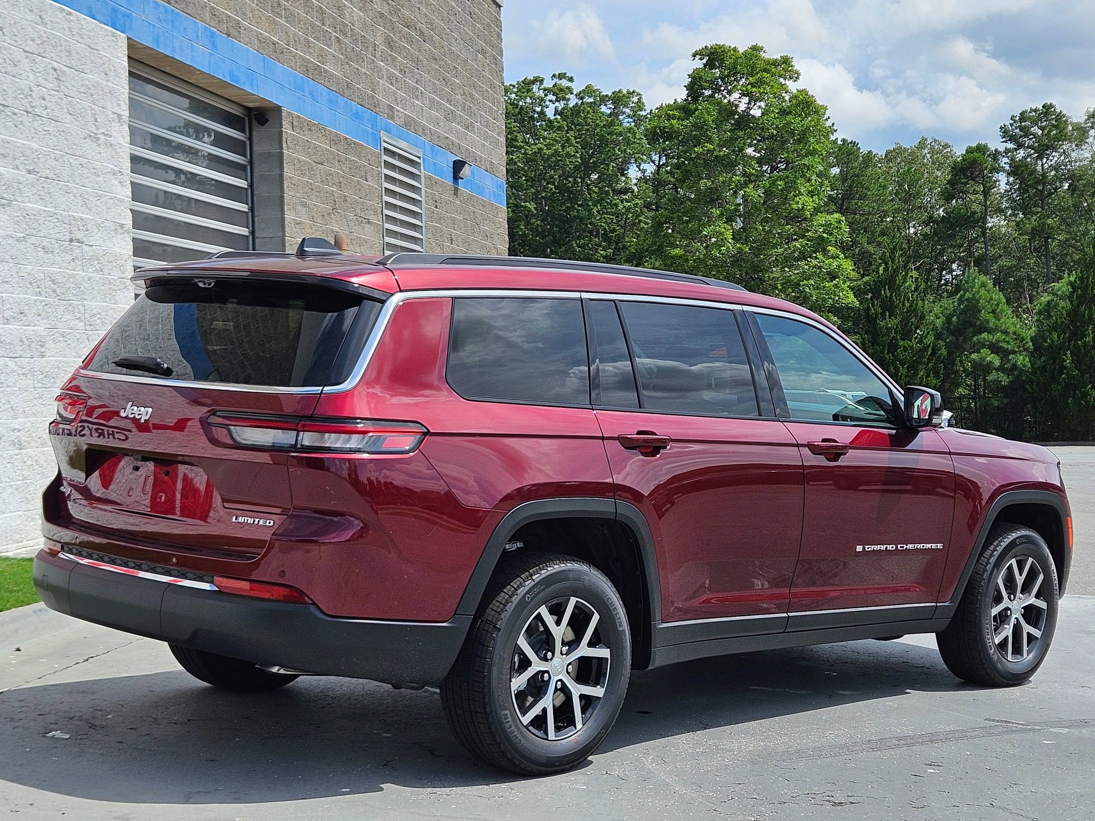 2025 Jeep Grand Cherokee Limited photo 7