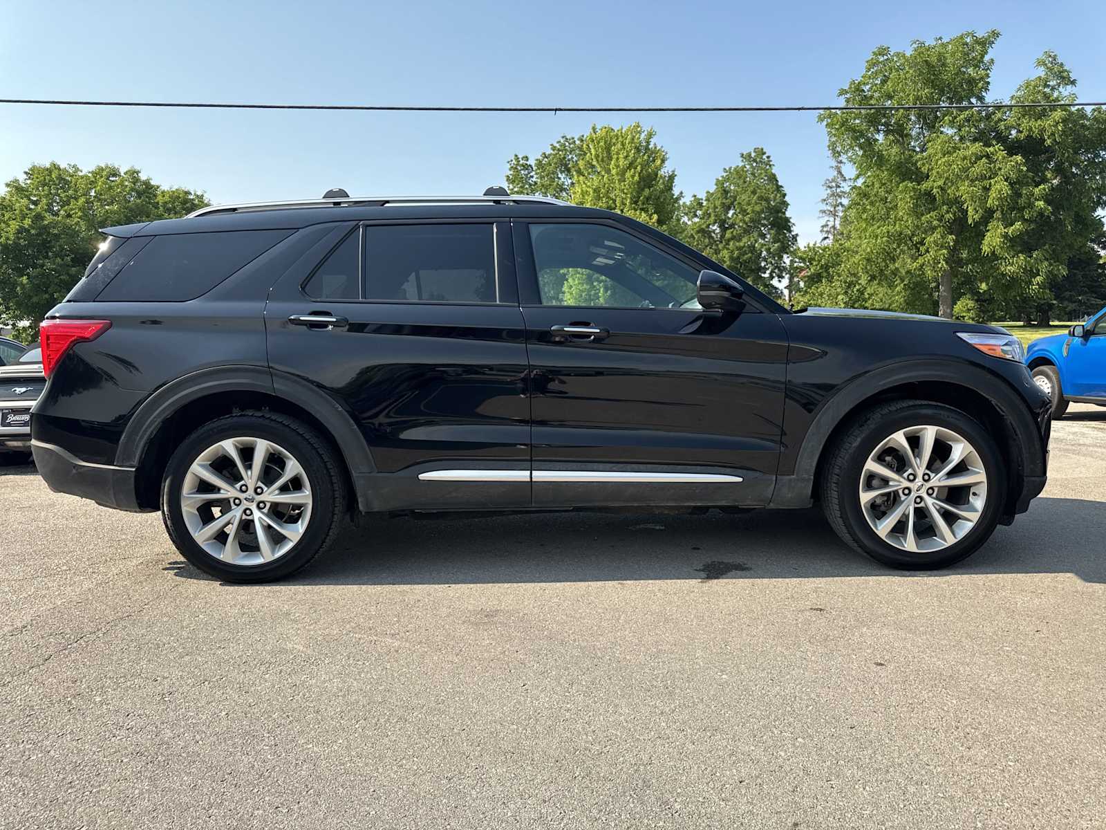 2022 Ford Explorer Platinum photo 3