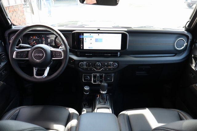 2025 Jeep Wrangler Sahara photo 43