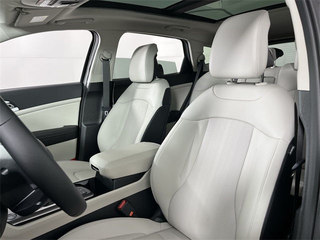 2026 Kia Sportage EX photo 2
