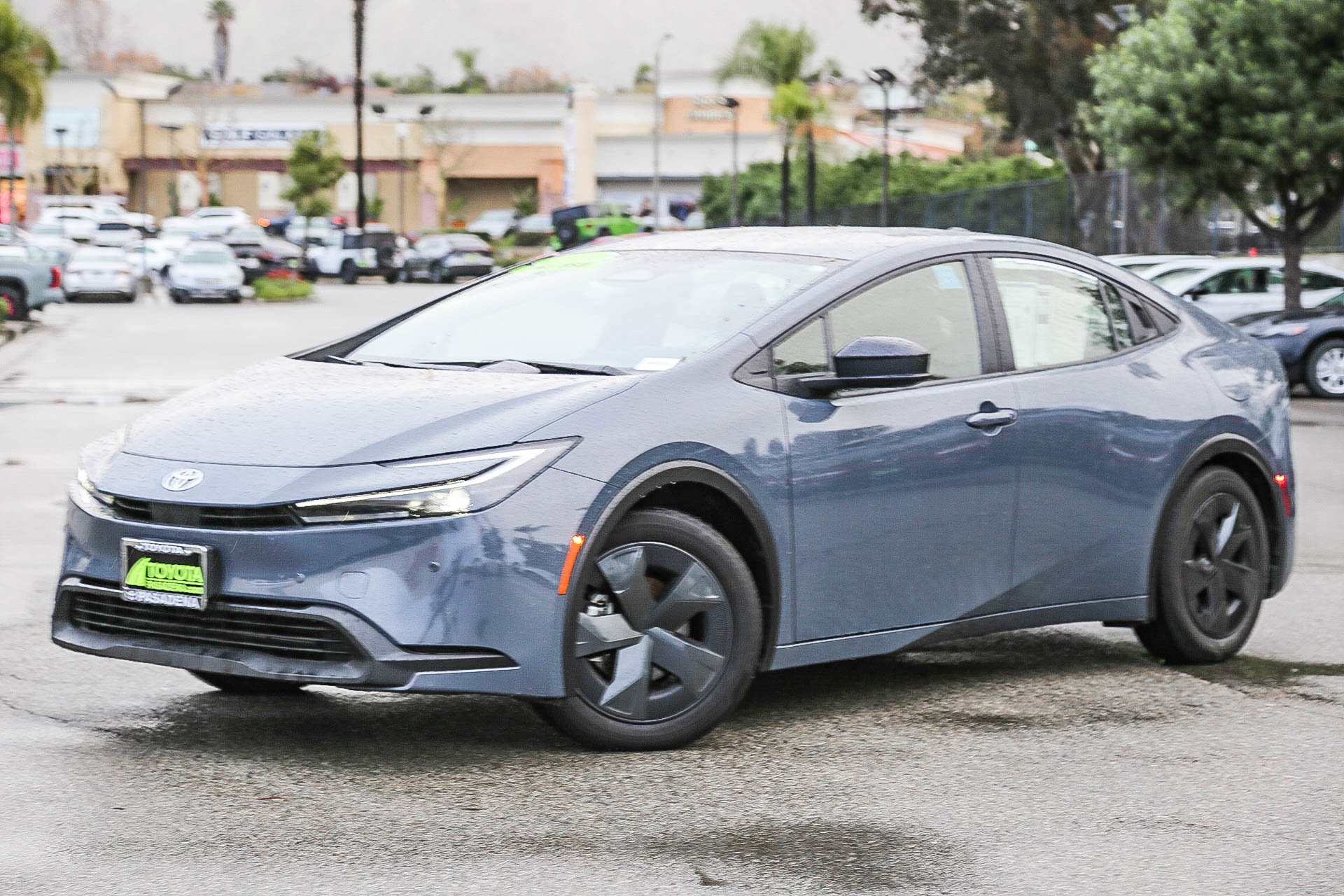 2025 Toyota Prius LE's photo