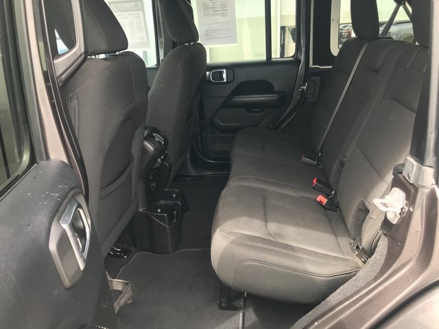 2018 Jeep Wrangler Unlimited Sahara photo 17