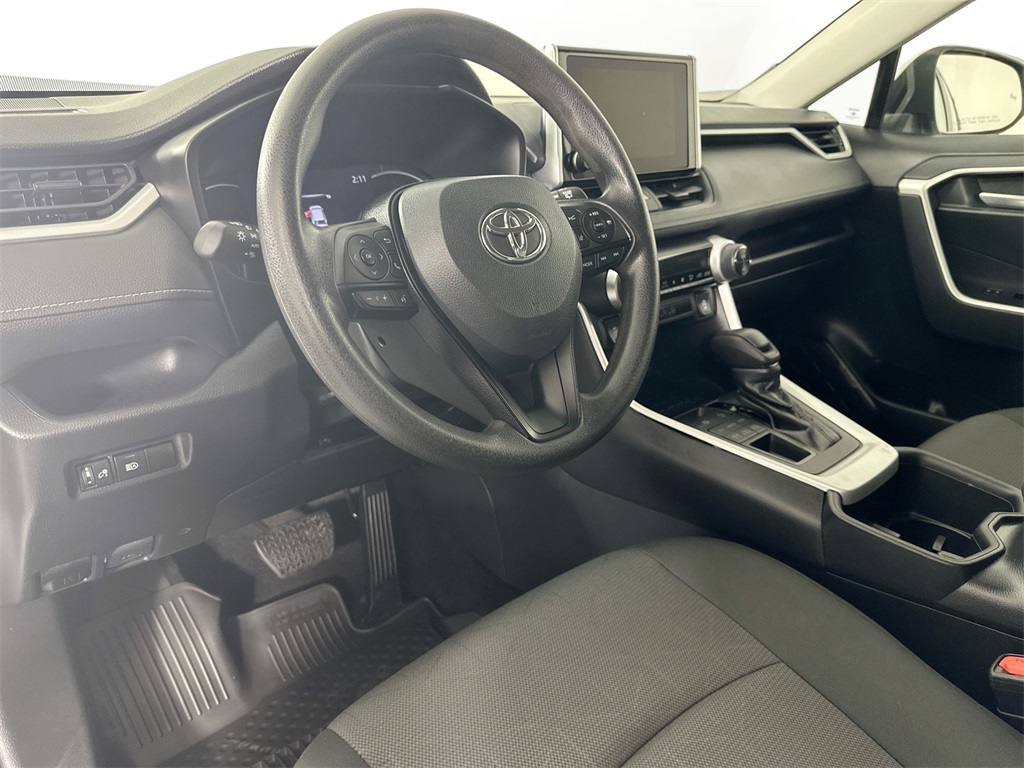 2024 Toyota RAV4 XLE photo 13