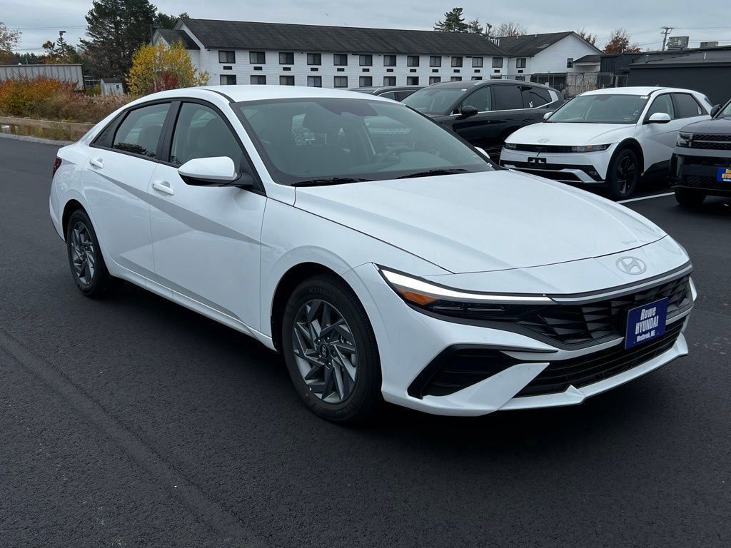 2025 Hyundai Elantra Blue's photo