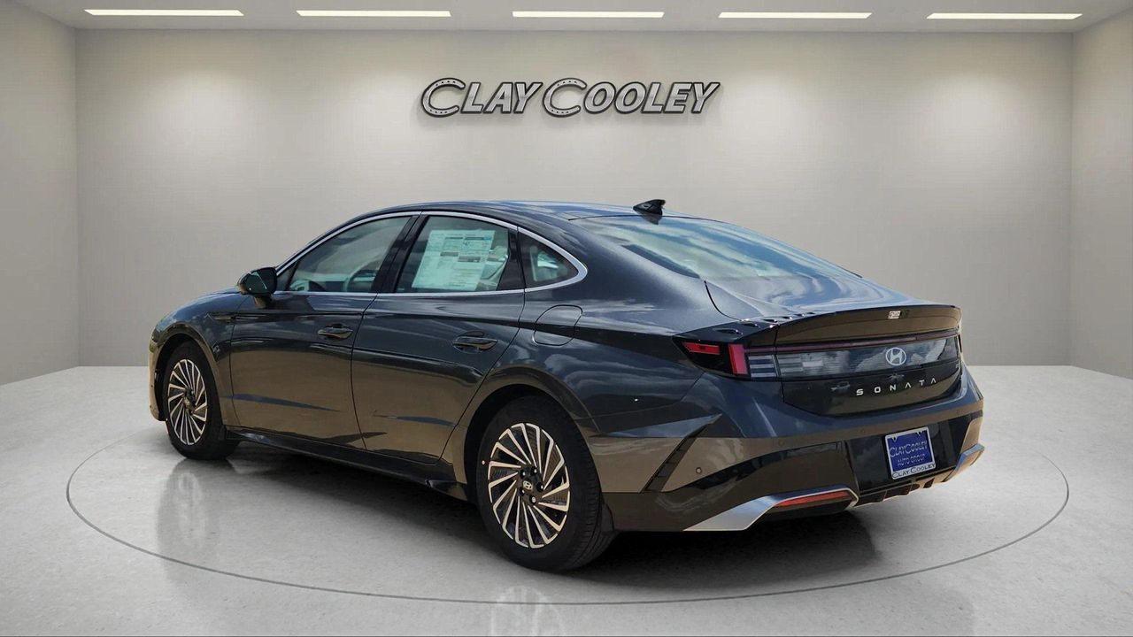 2025 Hyundai Sonata Hybrid Limited photo 5