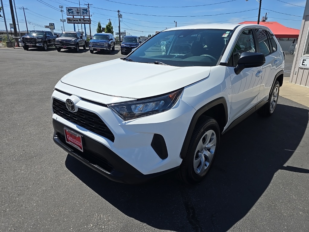 2022 Toyota RAV4 LE photo 3