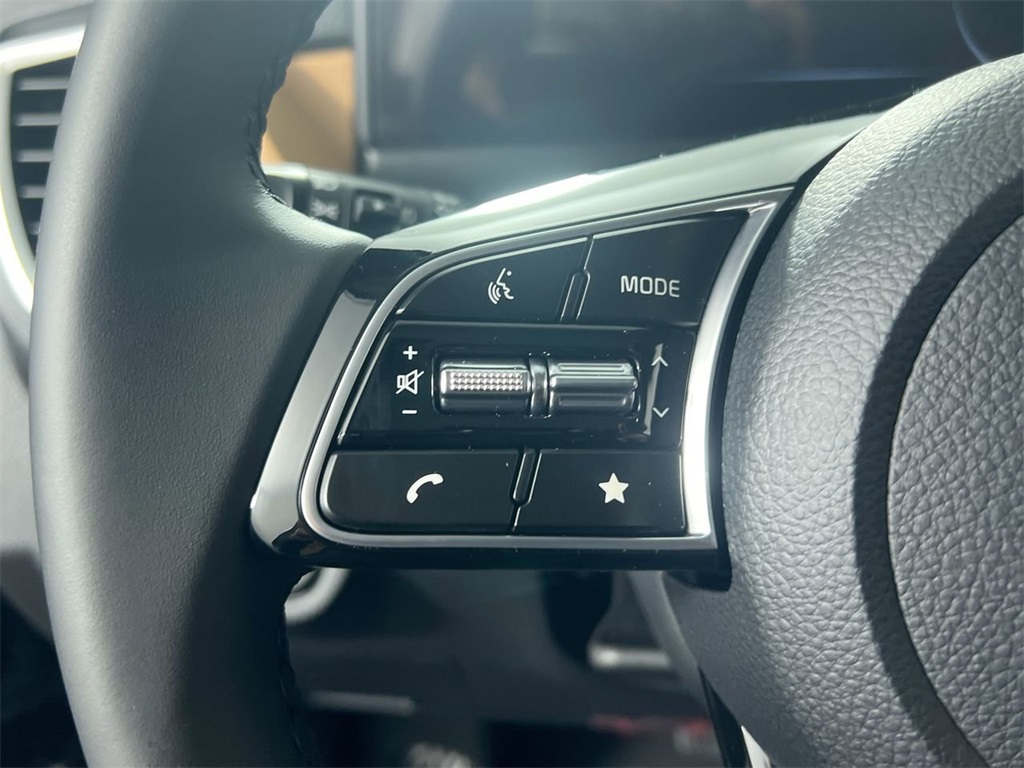 2025 Kia Seltos EX photo 13