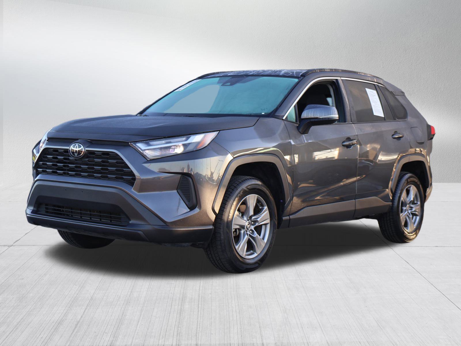 2024 Toyota RAV4 XLE photo 3