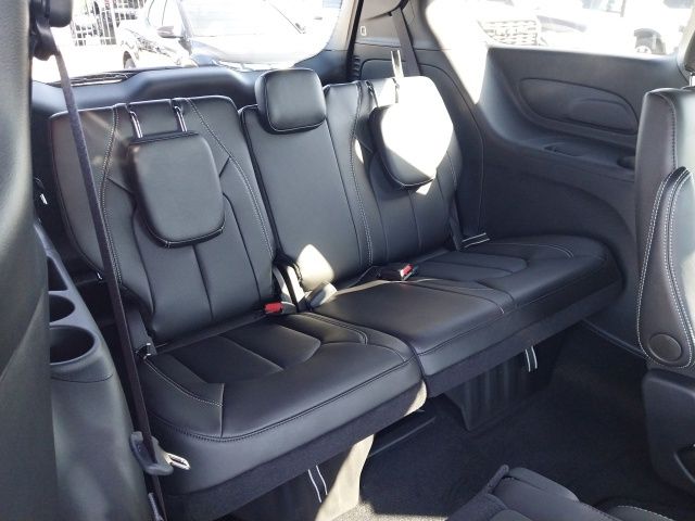 2026 Chrysler Pacifica photo 7