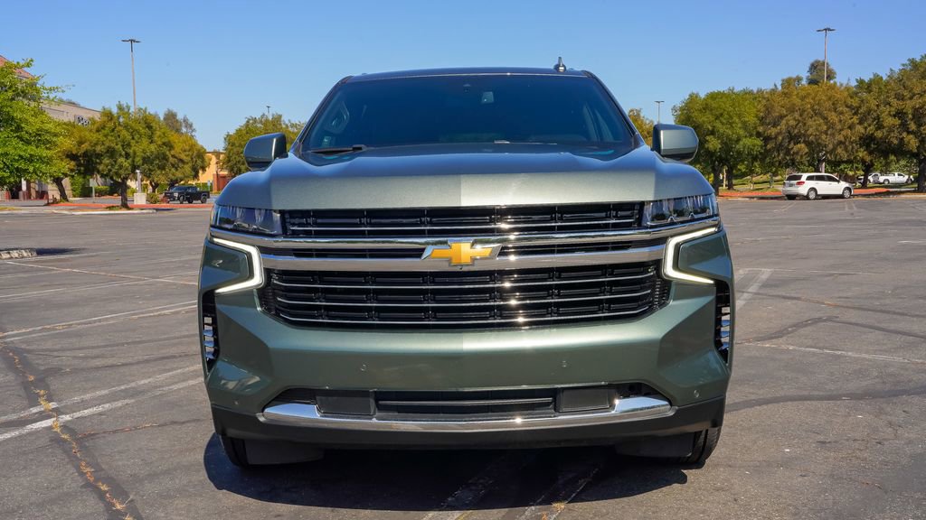 2023 Chevrolet Suburban LT photo 4
