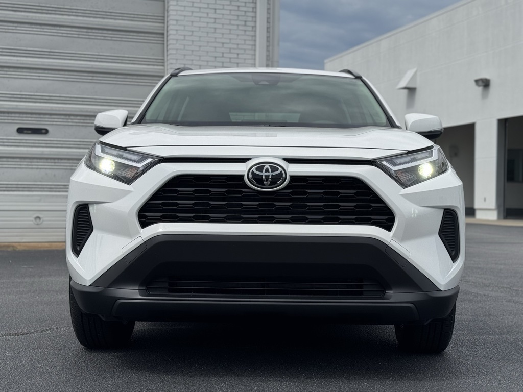 2025 Toyota RAV4 Hybrid XLE photo 2