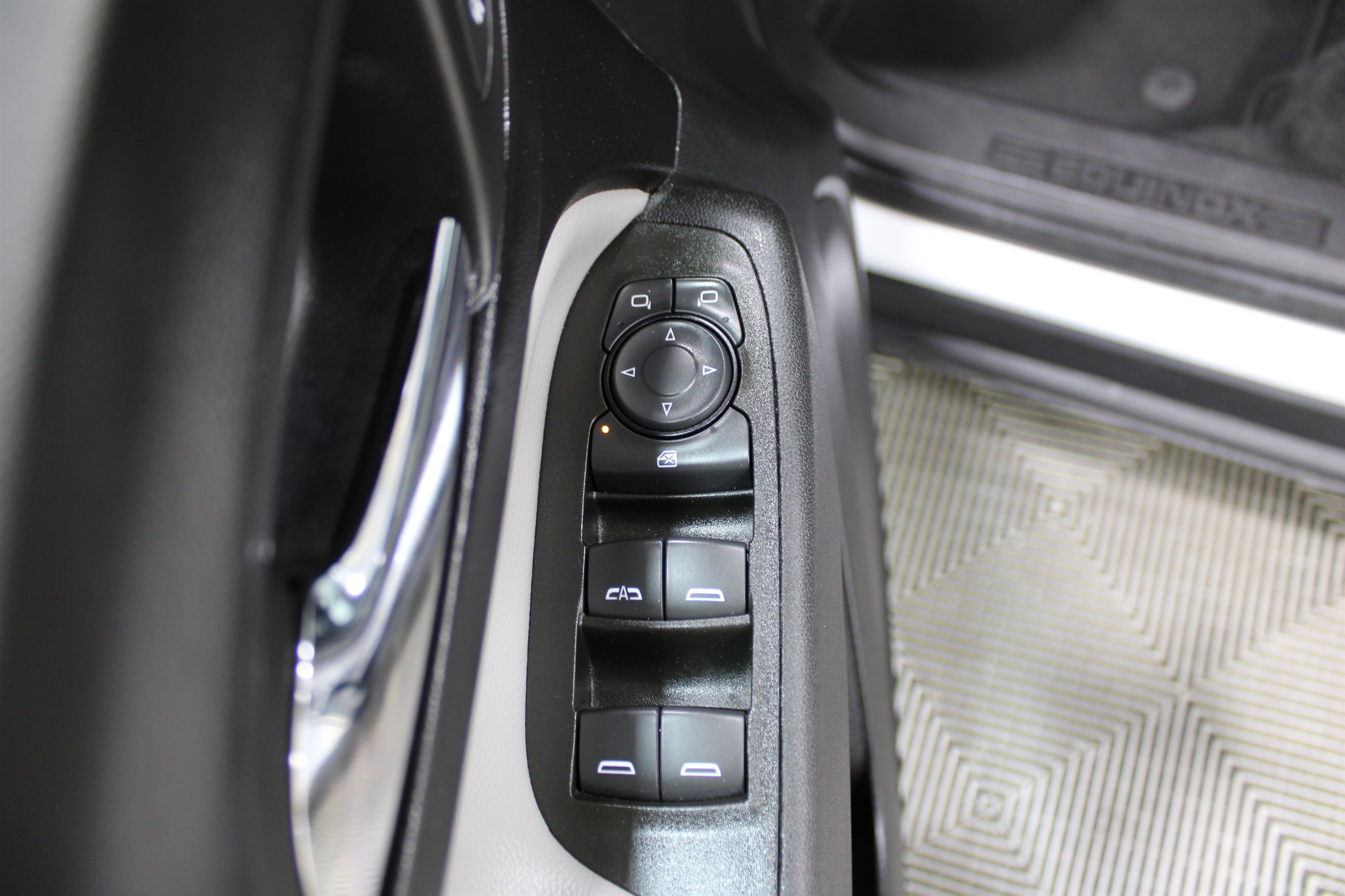 2024 Chevrolet Equinox LT photo 4