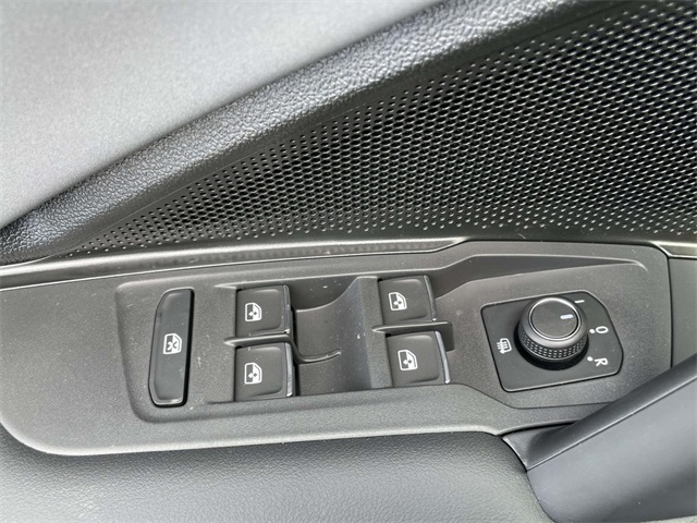 2025 Volkswagen Tiguan SE R-Line Black photo 21