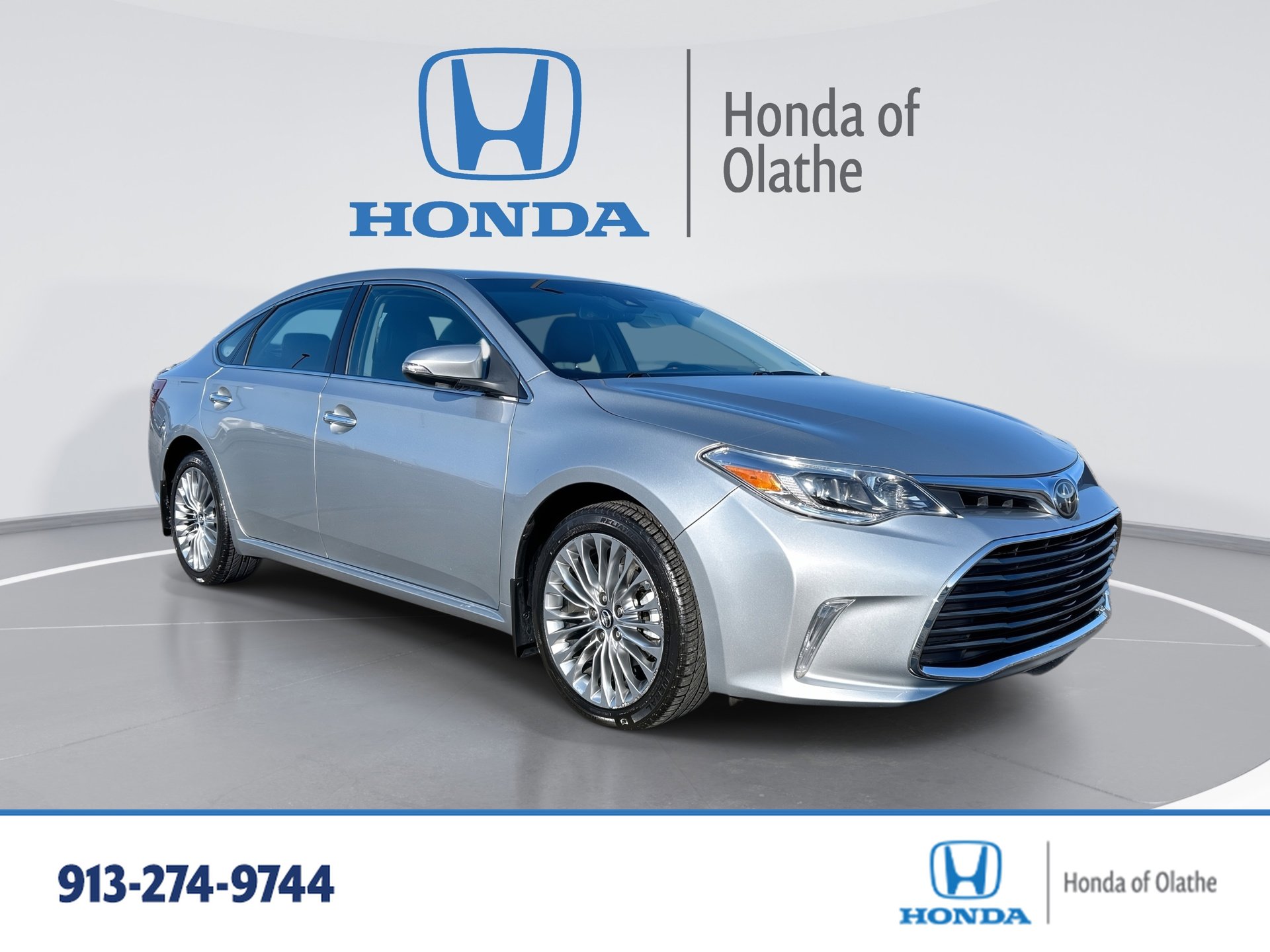 2017 Toyota Avalon Limited's photo