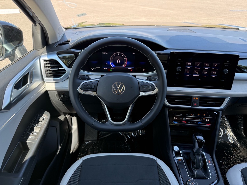 2025 Volkswagen Taos SE photo 16