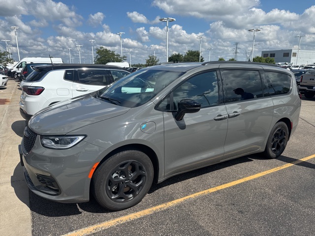 Used 2023 Chrysler Pacifica Hybrid Limited with VIN 2C4RC1S73PR502905 for sale in Shakopee, Minnesota