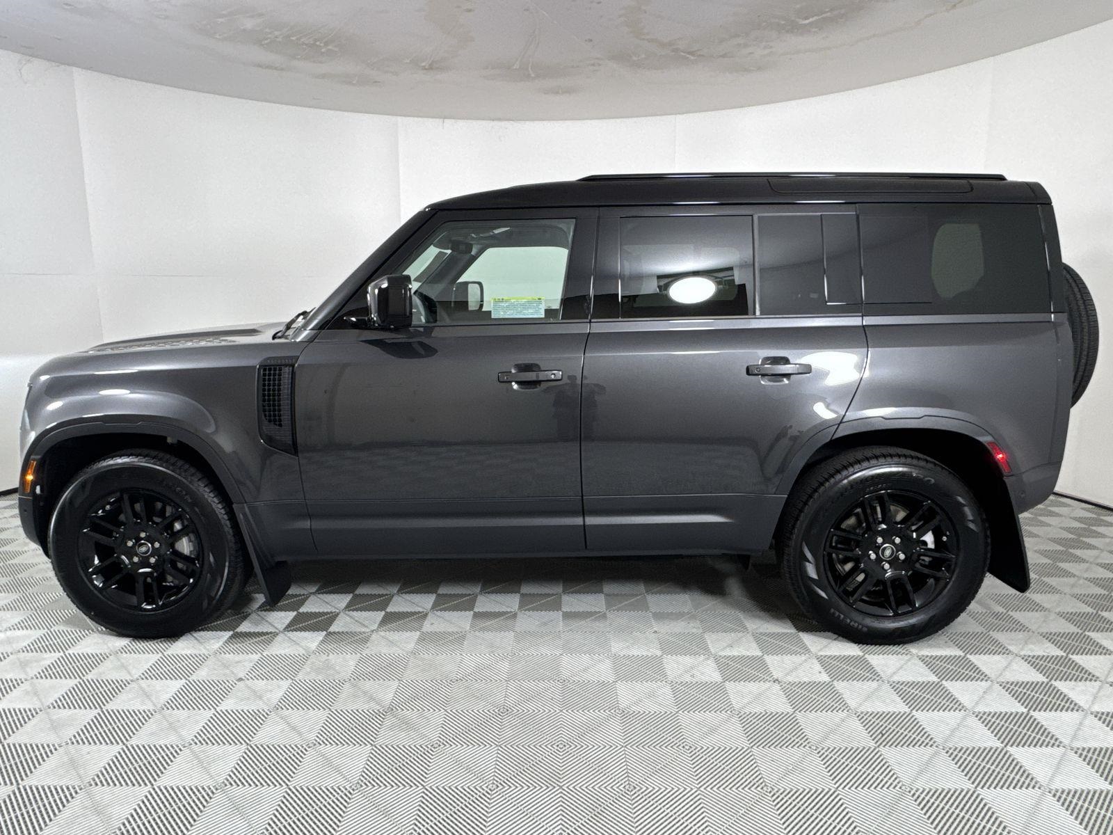 2025 Land Rover Defender 110 S photo 2