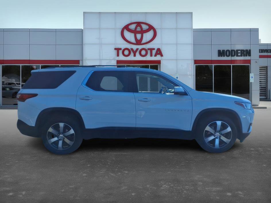 2021 Chevrolet Traverse Leather photo 2