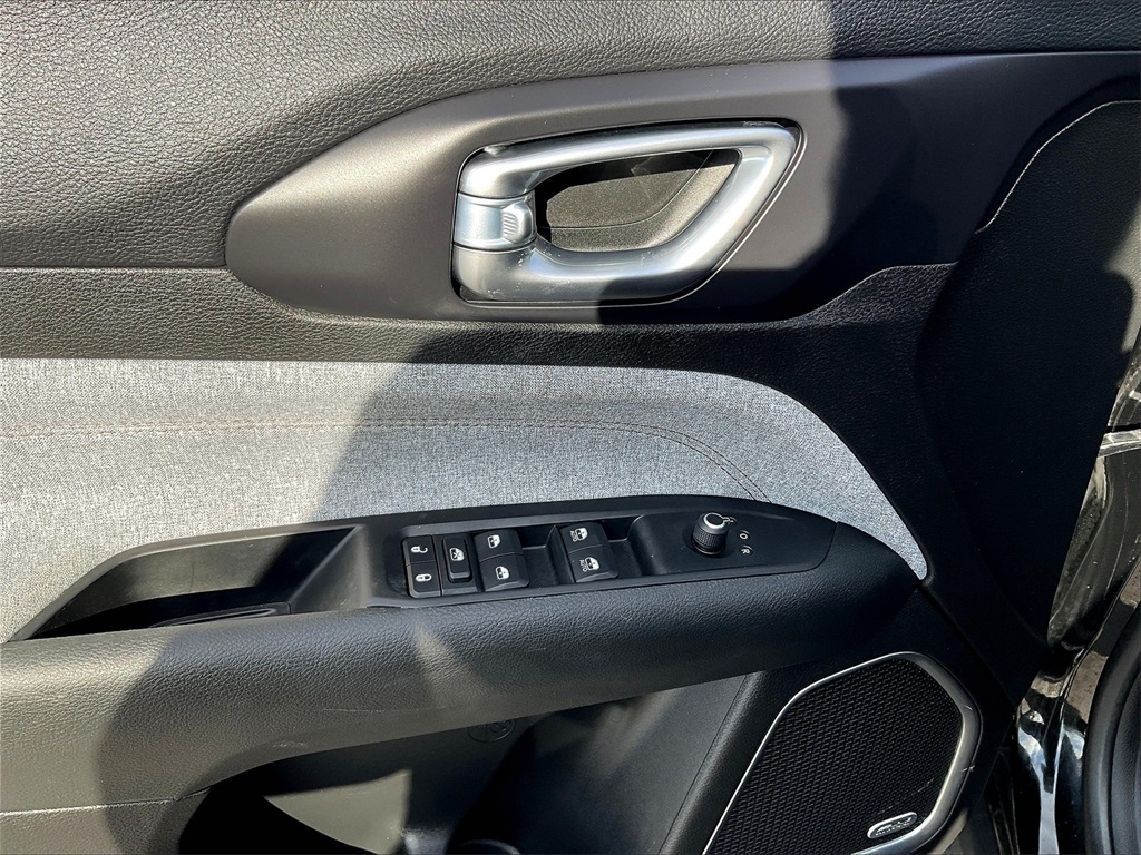 2022 Jeep Compass Latitude Lux photo 34