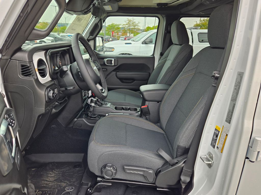 2025 Jeep Wrangler Sport S photo 13