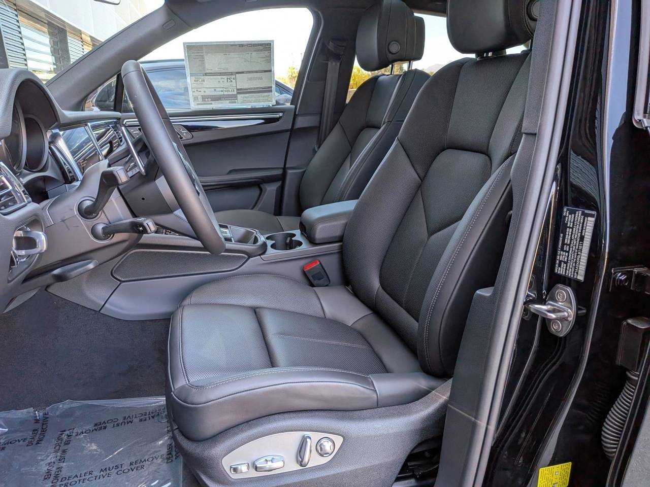 2025 Porsche Macan T photo 3
