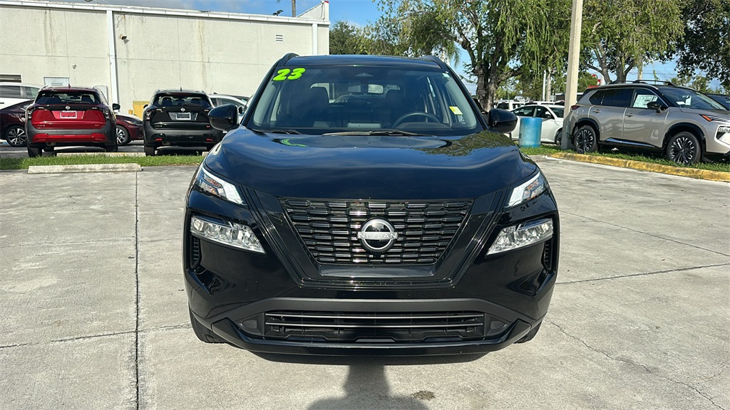 2023 Nissan Rogue SV photo 2