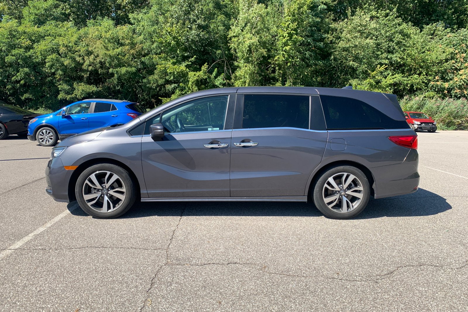 2023 Honda Odyssey Touring photo 2