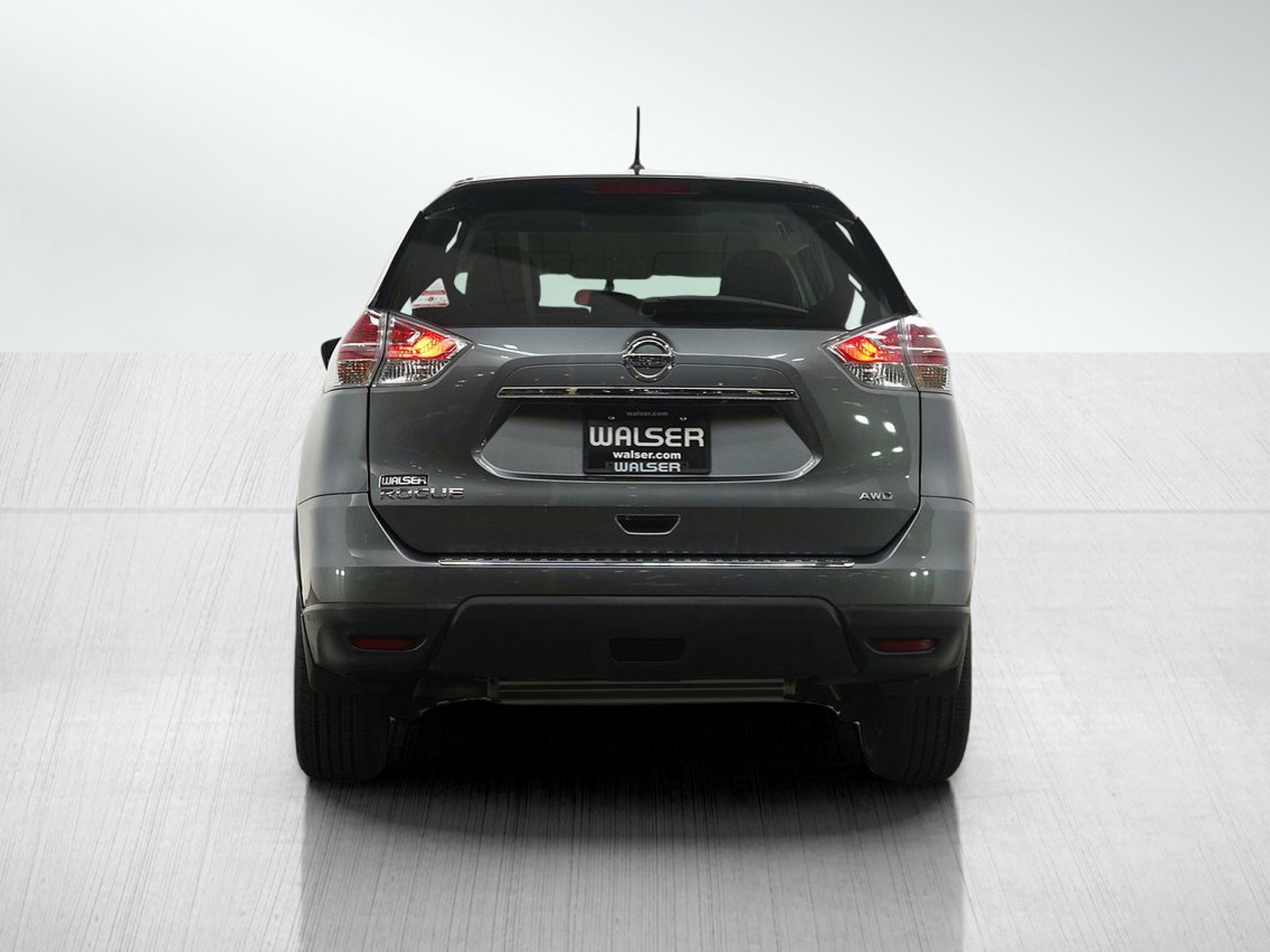 2015 Nissan Rogue S photo 3