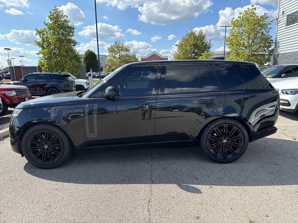 2023 Land Rover Range Rover SE photo 6