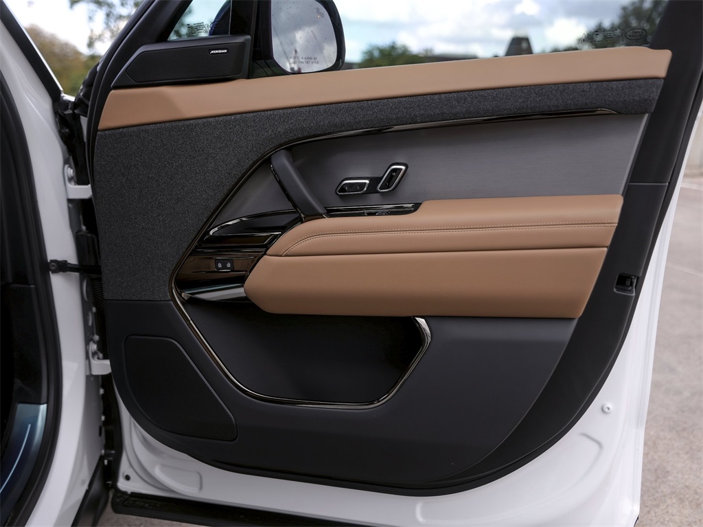 2025 Land Rover Range Rover Sport SE photo 27