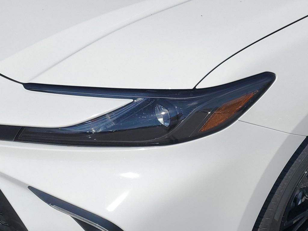 2025 Toyota Camry SE photo 11