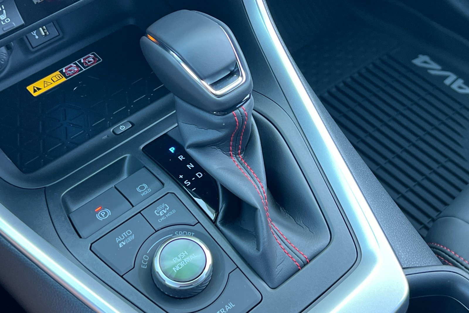 2025 Toyota RAV4 Hybrid XSE photo 14