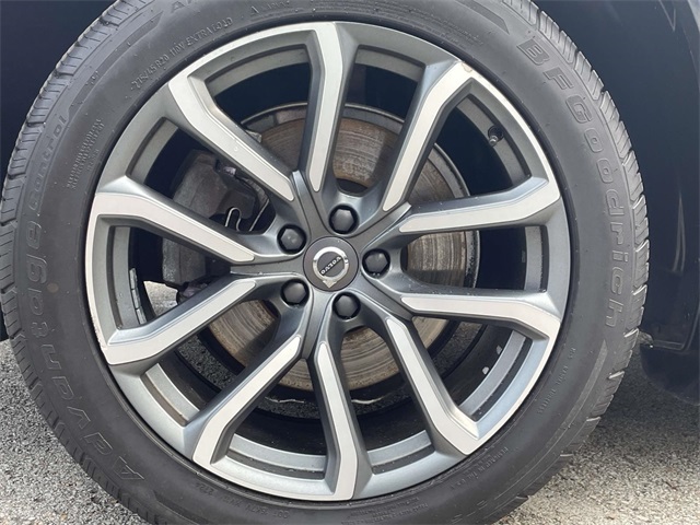 2016 Volvo XC90 T6 Momentum photo 10
