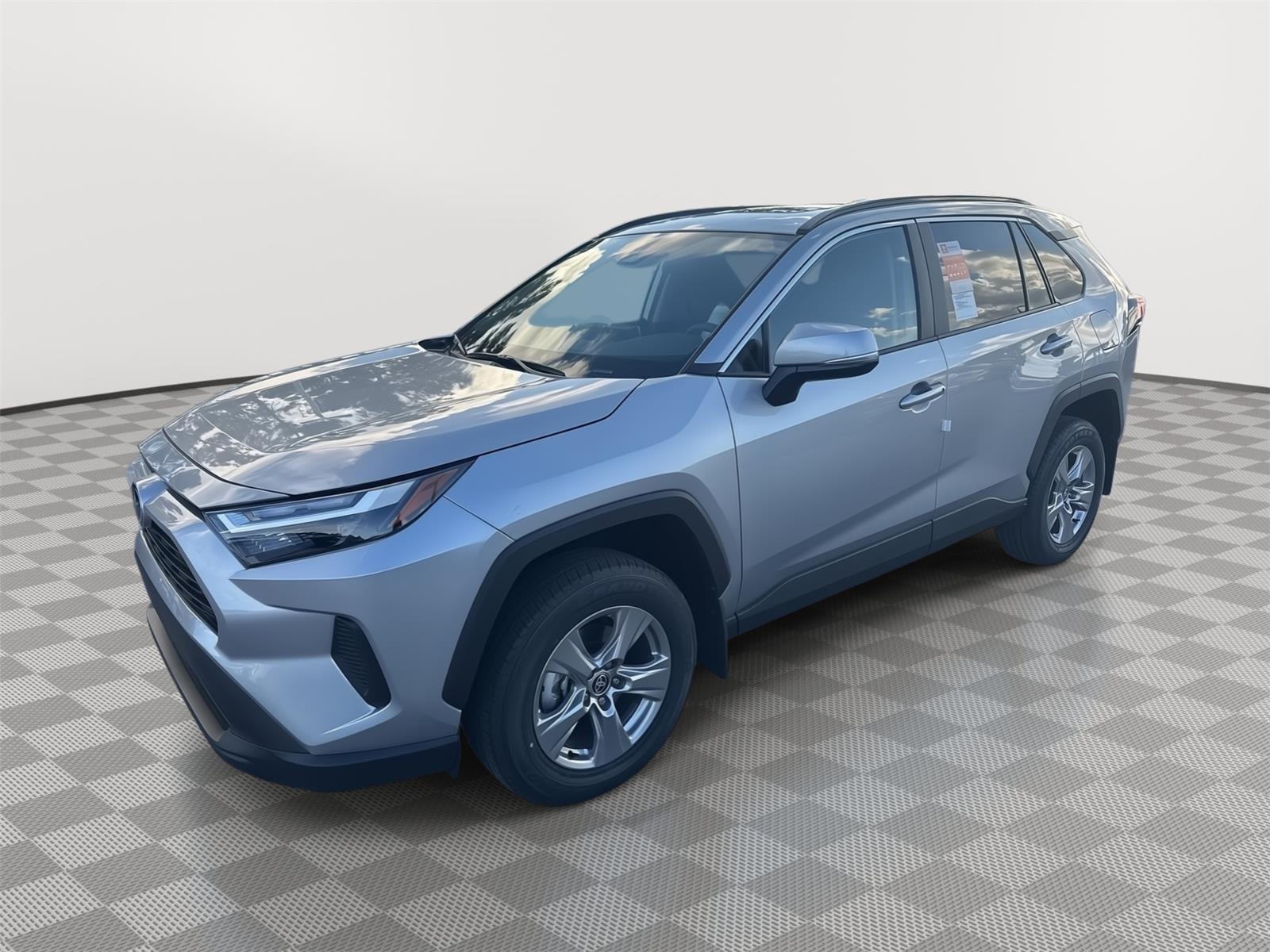 2025 Toyota RAV4 XLE's photo