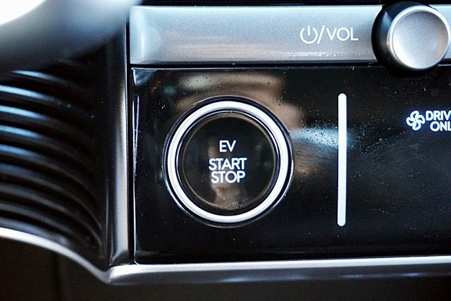 Used 2025 Black Hyundai SEL image 30