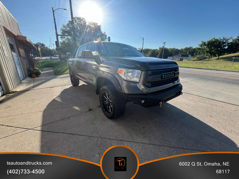 2016 Toyota Tundra CrewMax SR5 photo 2
