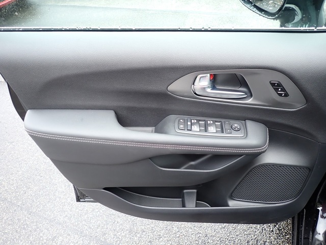 2026 Chrysler Pacifica photo 15