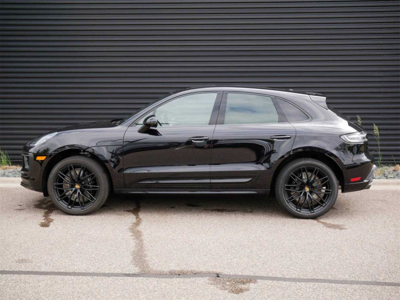 2025 Porsche Macan GTS photo 2