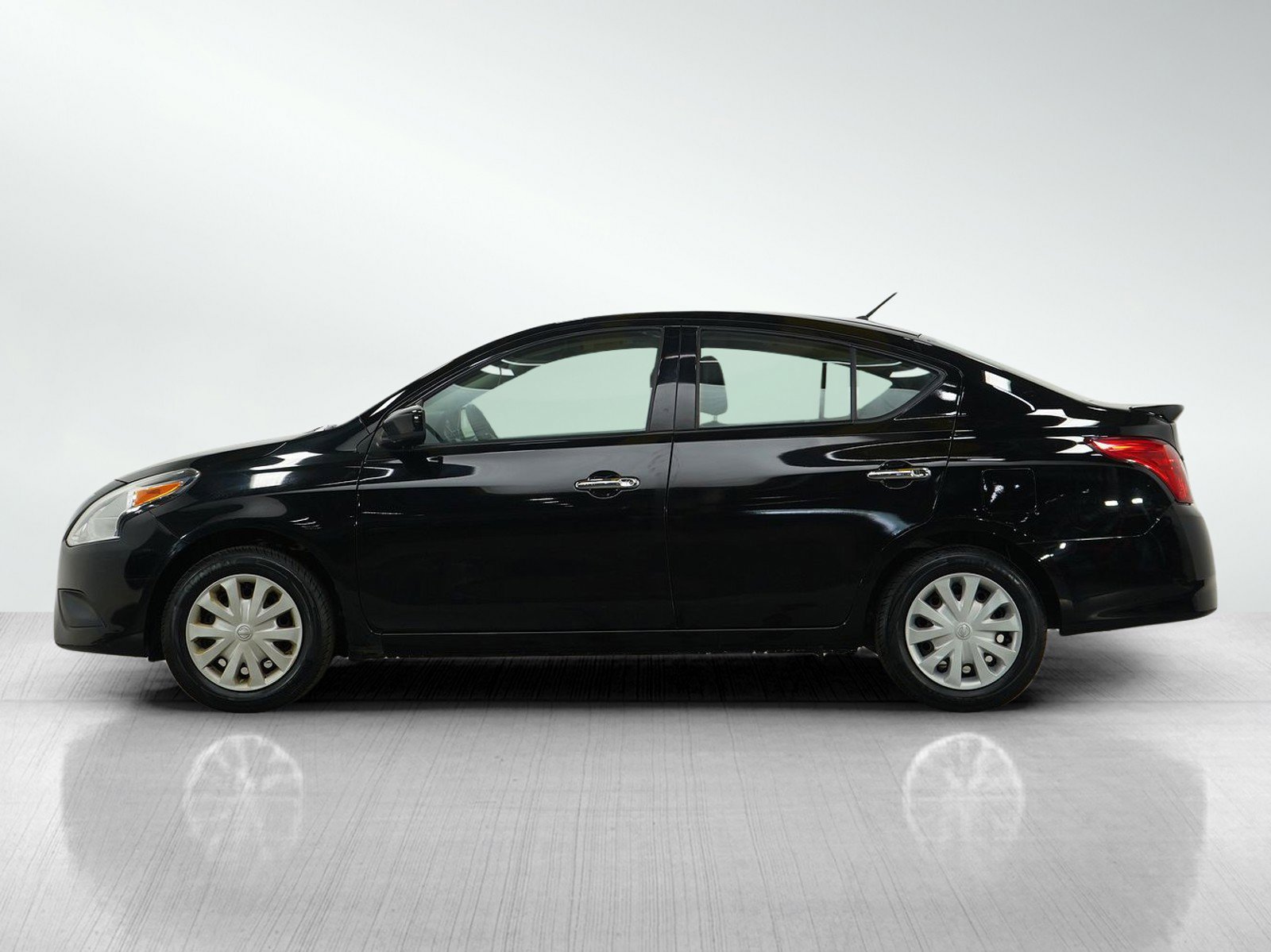 Used 2018 Nissan Versa Sedan SV with VIN 3N1CN7AP5JL816616 for sale in Burnsville, Minnesota