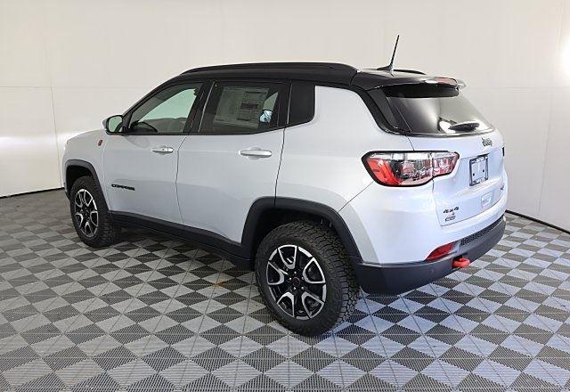 2025 Jeep Compass Trailhawk photo 4
