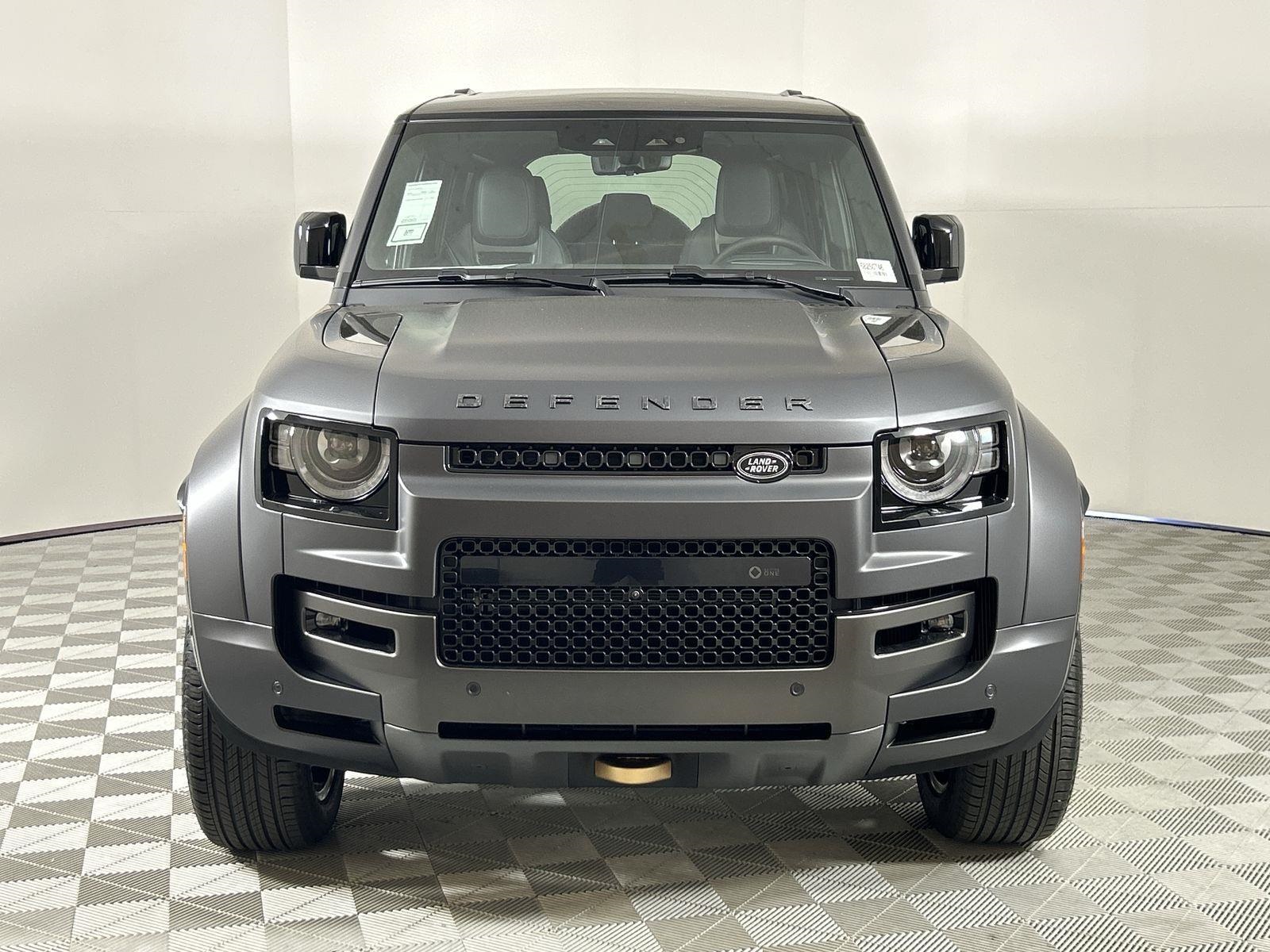 2025 Land Rover Defender 110 photo 8