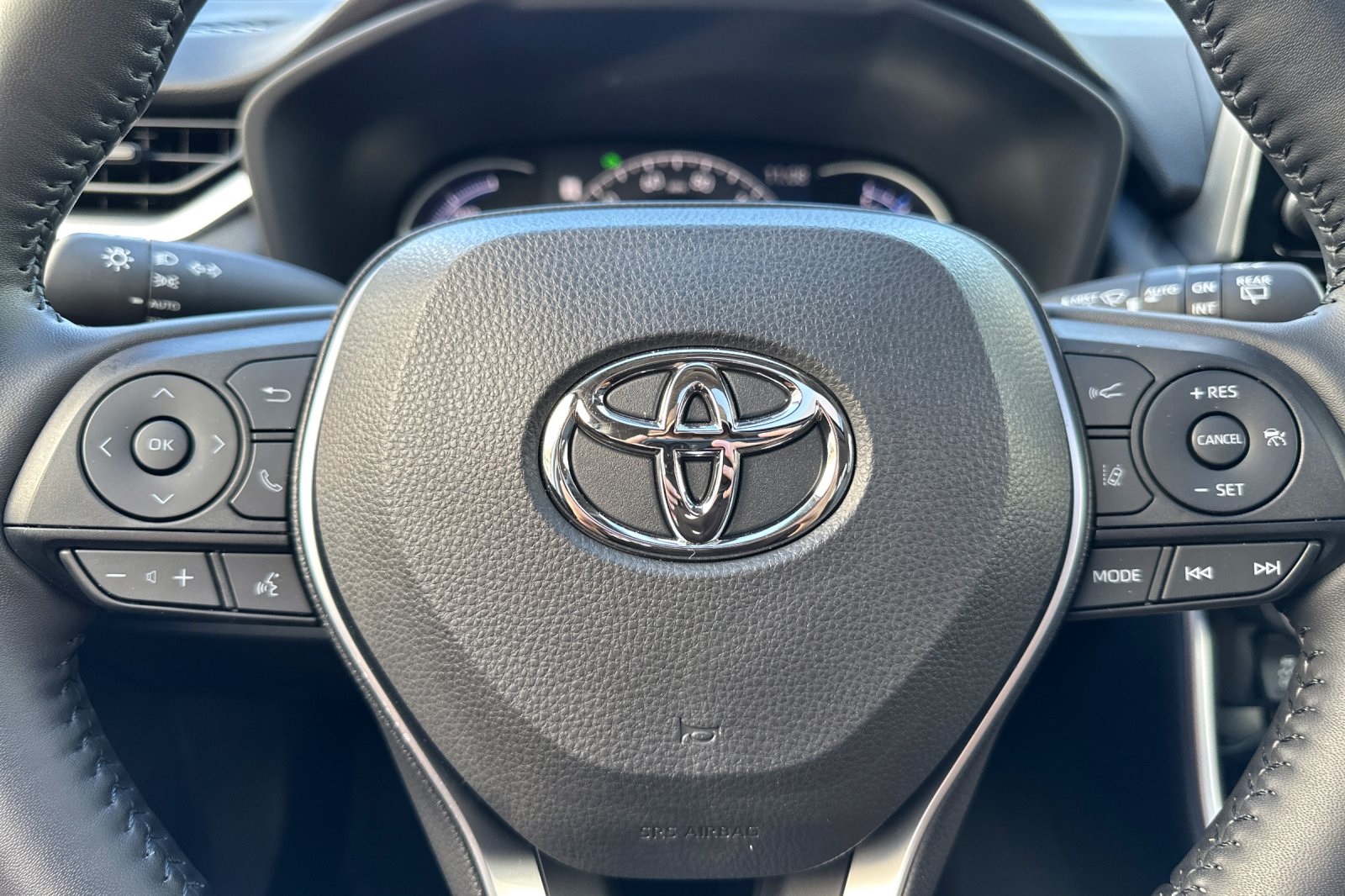 2023 Toyota RAV4 Hybrid XLE photo 22