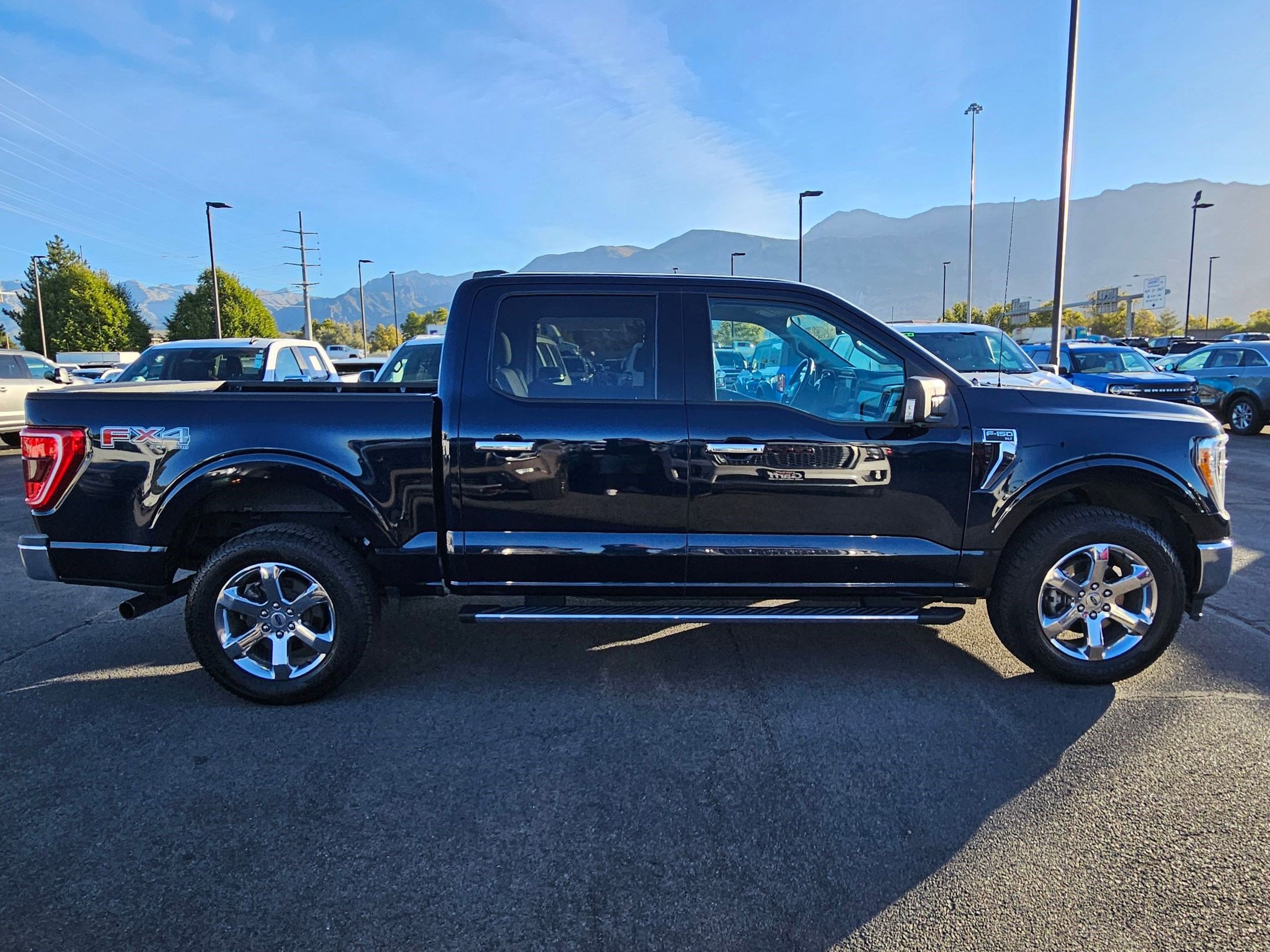 2021 Ford F-150 XLT photo 2