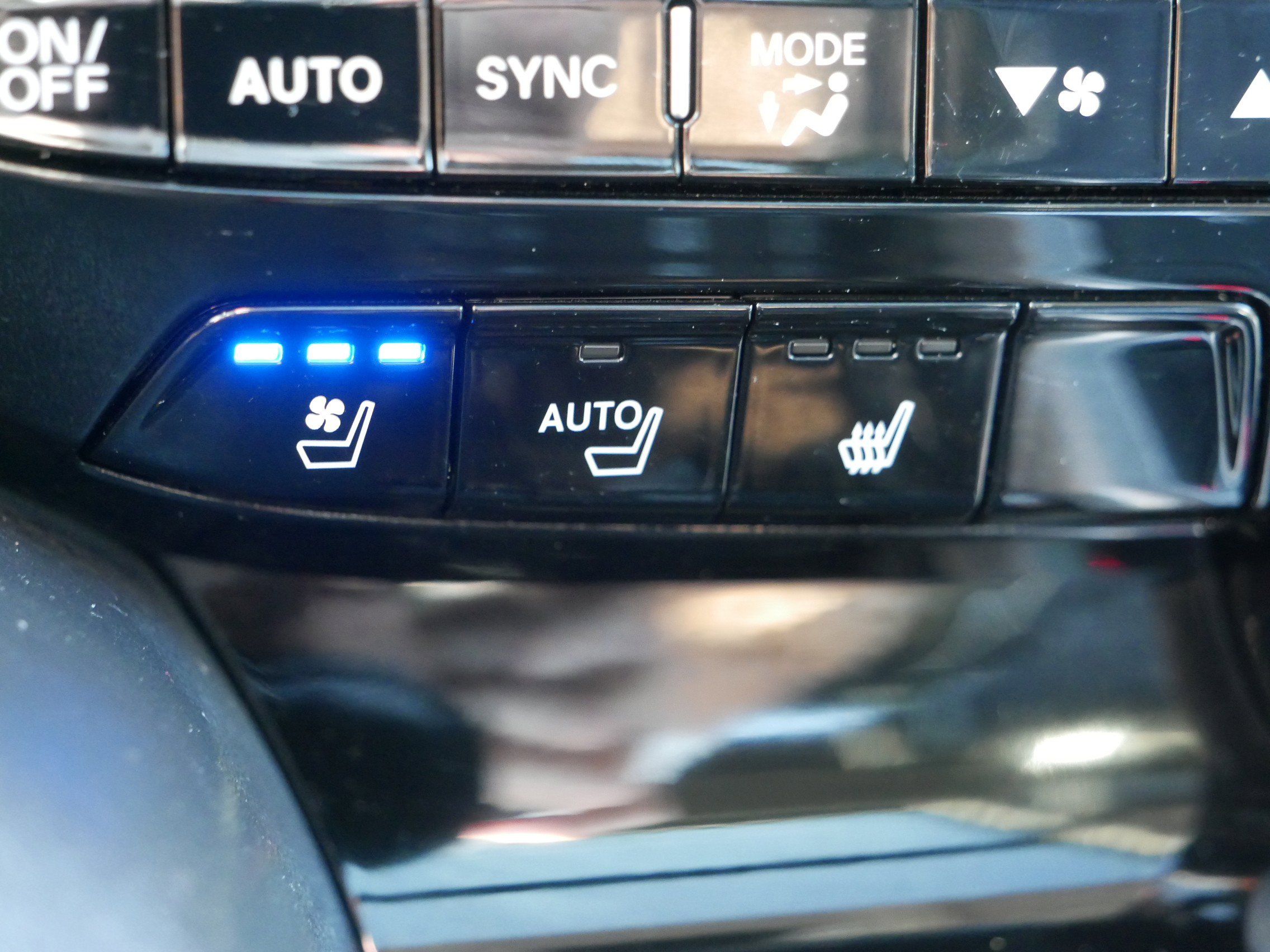 2024 Acura MDX SH-AWD Advance photo 27