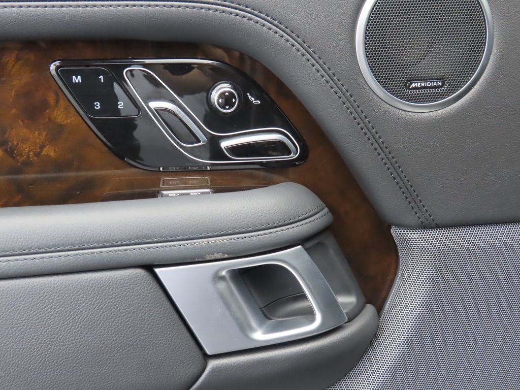 2021 Land Rover Range Rover Base photo 17