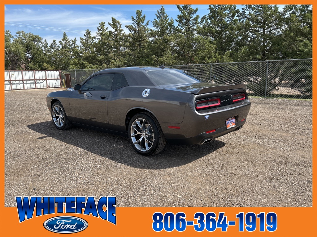 2022 Dodge Challenger SXT photo 3